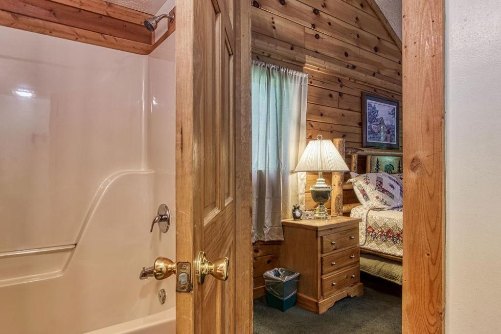 Forever Yours, Hot Tub, 1089 Of Free Attraction Tickets For Each Paid Day, Dollywood And More Pigeon Forge Exterior foto