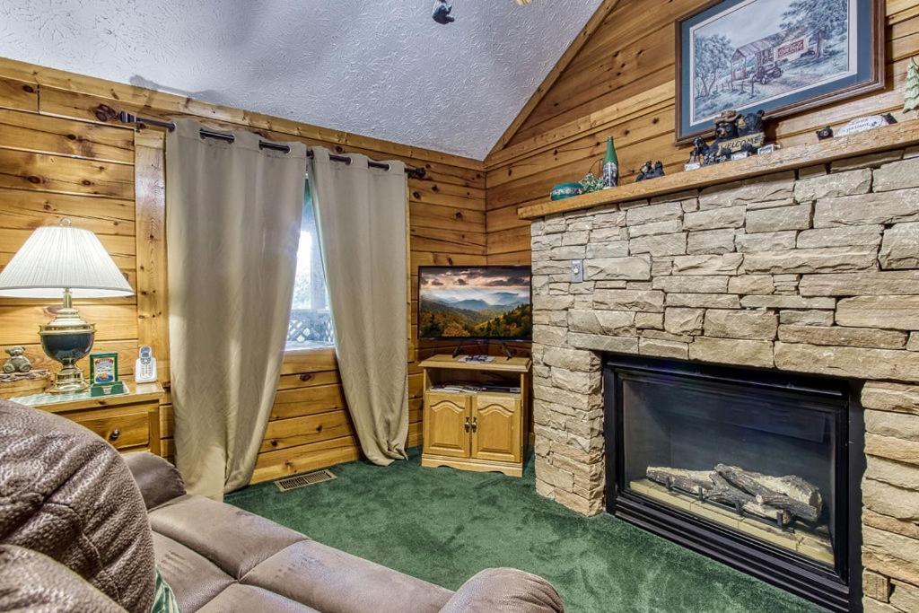Forever Yours, Hot Tub, 1089 Of Free Attraction Tickets For Each Paid Day, Dollywood And More Pigeon Forge Exterior foto